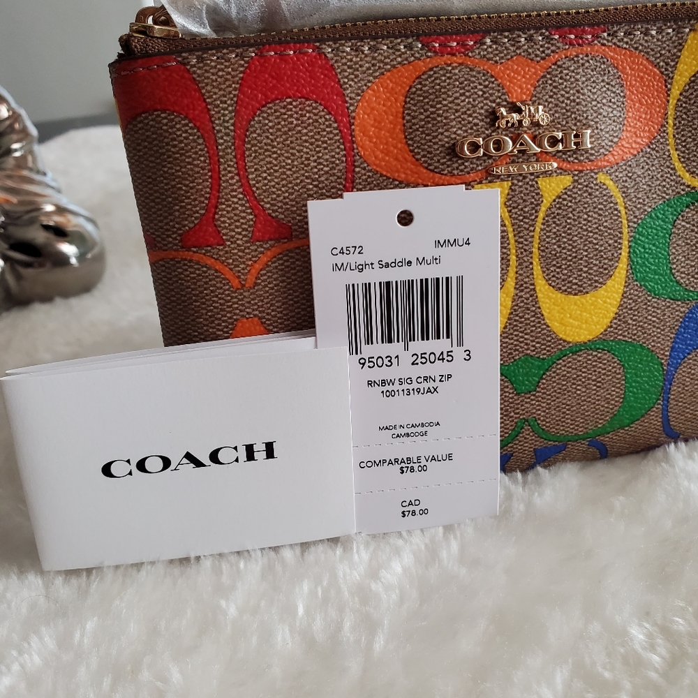 🔥🔥🔥  Price Drop New Coach rainbow 🌈 wristlet - Picture 9 of 11